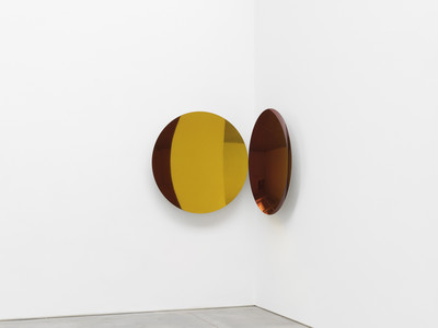 Mirror (Pagan Gold / Magenta Apple Mix 2) - © Mennour