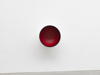 Monochrome (Black to Black/Red) - © Mennour
