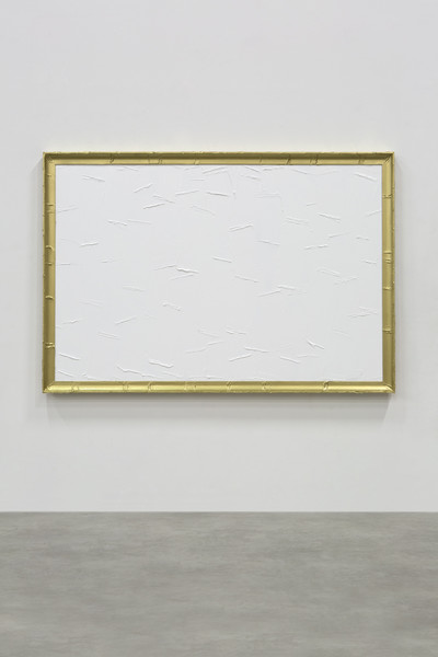 Peinture blanche et dorée - © Mennour