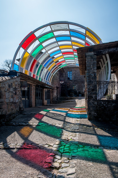 Le Cylindre incrusté aux couleurs, permanent work in situ - © Mennour