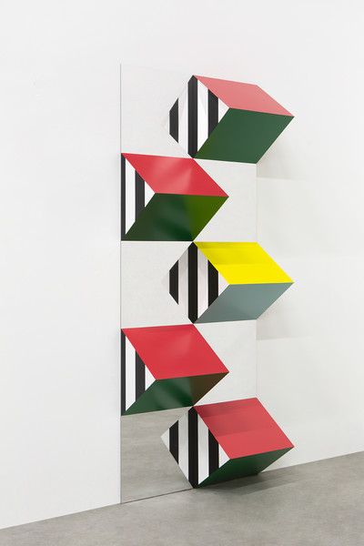 Pyramidal, haut-relief, travail in situ - N°5 - © Mennour
