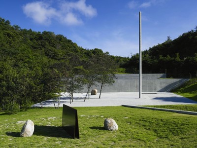 Installation view, Lee Ufan Museum, Naoshima - © Mennour