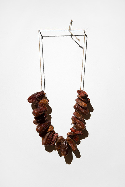 The date’s necklace - © Mennour
