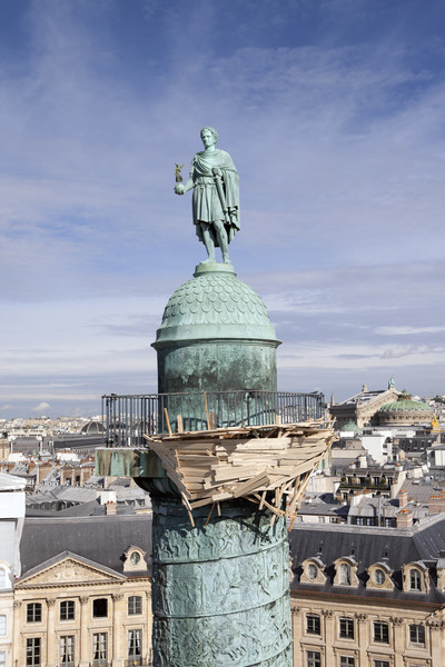 Exhibition view, Place Vendôme, Paris - © Mennour