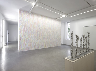 View of the exhibition “Double Eye Poke: Lynda Benglis, Dan Flavin, Sol LeWitt, Bruce Nauman”, kamel mennour (47, rue Saint-André des Arts), Paris, 2015
Curator: Béatrice Gross
© Photo. Fabrice Seixas
© Dan Flavin / ADAGP, Paris
Collection Musée d'art moderne de Saint-Étienne, France
© Sol LeWitt / ADAGP, Paris
Estate of Sol LeWitt
Courtesy Paula Cooper Gallery, New York
© Lynda Benglis / ADAGP, Paris
Collection Pons-Seguin
Courtesy the artists - © Mennour