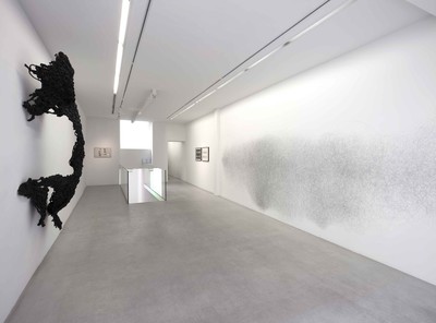 View of the exhibition “Double Eye Poke: Lynda Benglis, Dan Flavin, Sol LeWitt, Bruce Nauman”, kamel mennour (6 rue du Pont de Lodi), Paris, 2015
Curator: Béatrice Gross 
© Photo. Fabrice Seixas 
© Lynda Benglis / ADAGP, Paris
© Sol LeWitt / ADAGP, Paris
Estate of Sol LeWitt
Courtesy of Paula Cooper Gallery, New York
© Bruce Nauman / ADAGP, Paris
Courtesy the artists and Thomas Dane Gallery, London - © Mennour