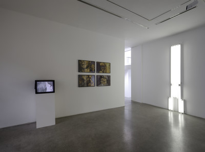 View of the exhibition “Double Eye Poke: Lynda Benglis, Dan Flavin, Sol LeWitt, Bruce Nauman”, kamel mennour (47, rue Saint-André des Arts), Paris, 2015
Curator: Béatrice Gross
© Lynda Benglis / ADAGP, Paris
Prêt / Loan Electronic Arts Intermix, New York
© Bruce Nauman / ADAGP, Paris
© Dan Flavin / ADAGP, Paris
Collection Musée d'art moderne de Saint-Étienne, France
© Photo. Fabrice Seixas
Courtesy the artists - © Mennour