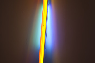 Dan Flavin
Sans Titre (to the Real Dan Hill), 1978
Néons rose, doré, bleu, vert ; Métal laqué
243,8 x 13 x 20 cm
Vue de l’exposition « Lux Perpetua », kamel mennour, Paris, 2012
Photo. Fabrice Seixas
Collection privée, Paris - © Mennour
