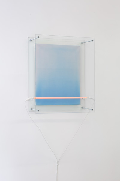 Hicham Berrada
*Azur*, 2014-2015
300 g Arche paper on frame, cobalt chloride, resistance, glass
60 x 50 x 19 cm
View of the exhibition "Paysages a circadiens", kamel mennour (6 rue du Pont de Lodi), Paris, 2015 - © &copy; ADAGP Hicham Berrada
Photo. archives kamel mennour
Courtesy the artist and kamel mennour, Paris/London, Mennour