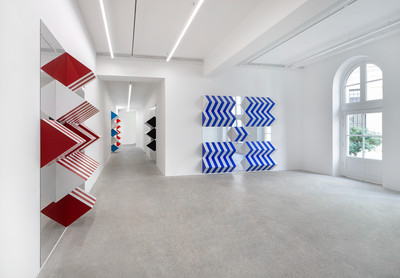 Plis contre plan, hauts-reliefs, travaux situ&eacute;s - © Mennour