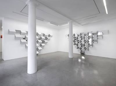 Pyramidal, hauts-reliefs, travaux in situ et situés, 2017 - © Mennour