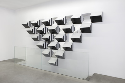 Pyramidal, hauts-reliefs, travaux in situ et situés, 2017 - © Mennour