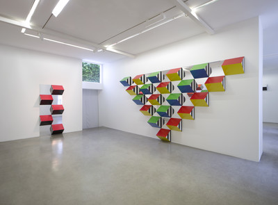 Pyramidal, hauts-reliefs, travaux in situ et situés, 2017 - © Mennour