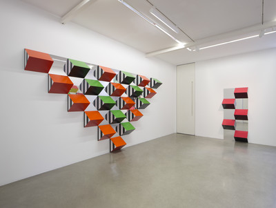 Pyramidal, hauts-reliefs, travaux in situ et situés, 2017 - © Mennour