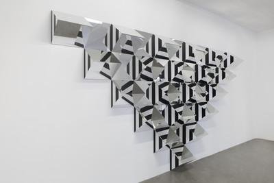 Pyramidal, hauts-reliefs, travaux in situ et situés, 2017 - © Mennour