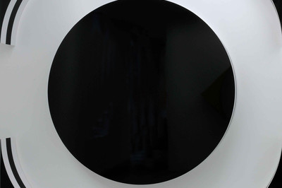 Quand les carres font des cercles et des triangles: Hauts-reliefs situés. 2010 - © Mennour