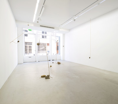 *Si Okarina e Runikut,* 2014
Brass, ocarinas in clay, stones
Variable dimensions - © &copy; Petrit Halilaj
Photo. archives kamel mennour
Courtesy the artist and kamel mennour, Paris/London, Mennour