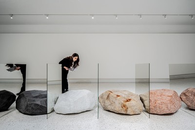 Alicja Kwade - Winsing Art Place - © Mennour