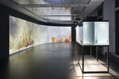 Hicham Berrada
Installation view Frankfurter Kunstverein, 2018 - © Copyright Frankfurter Kunstverein 
Photo: Wolfgang G&uuml;nzel. 
Courtesy the artist, and kamel mennour, Paris/London, Mennour