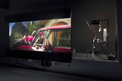 Neïl Beloufa - Hammer Museum - © Mennour